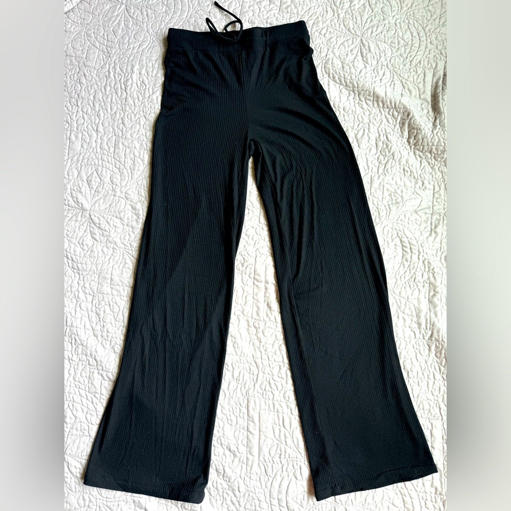 White Fox - Ribbed Flare Black Leggings - Size Small